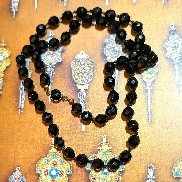 Vintage Jet Black Austrian Crystal Necklace 🖤 - Picture 6 of 6